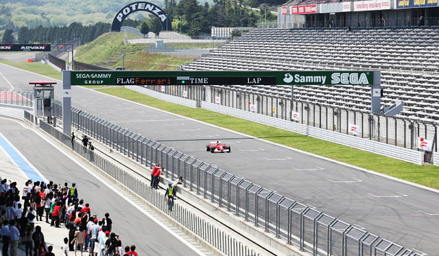 フェラリー・フェスティバル・ジャパン2009｜デモ走行するフェラーリF1