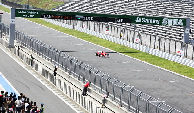 フェラリー・フェスティバル・ジャパン2009｜デモ走行するフェラーリF1