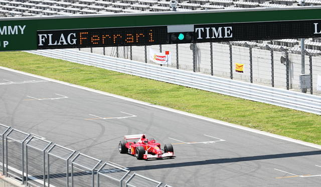 フェラリー・フェスティバル・ジャパン2009｜デモ走行するフェラーリF1