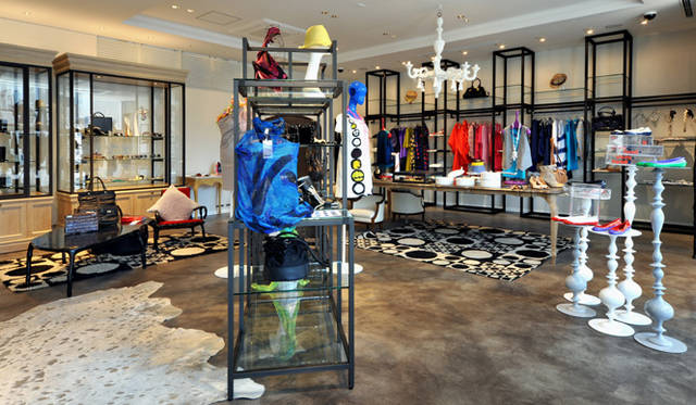 LAND OF TOMORROW｜2F ウィメンズウェアのフロア