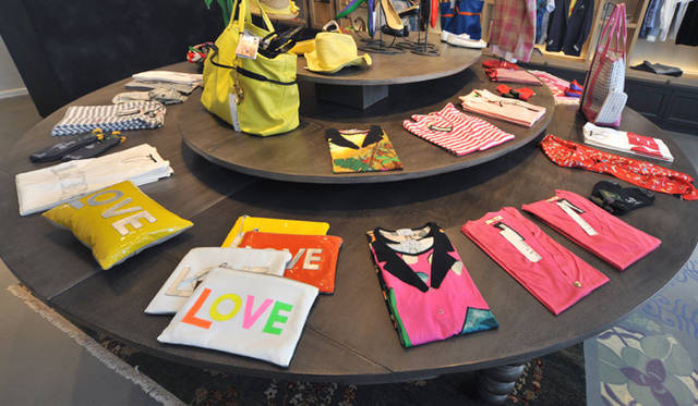 LAND OF TOMORROW｜1F 中央のディスプレイ