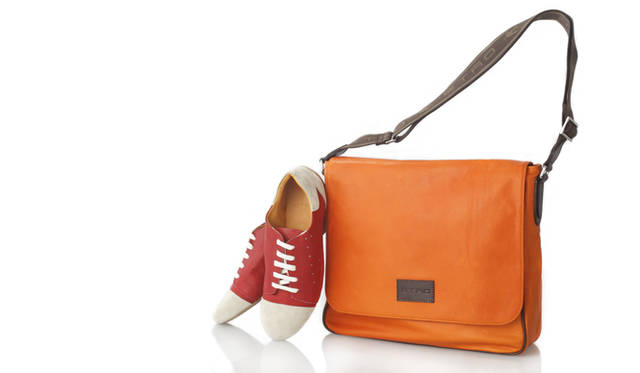 <b>ETRO｜エトロ</b>　シューズ 6万1950円、バッグ 14万2800円