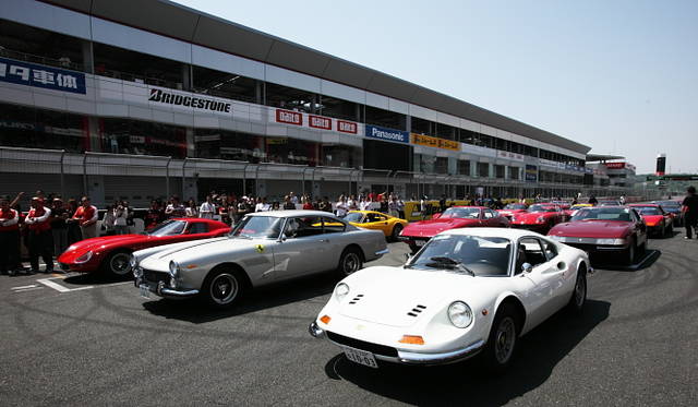 フェラリー・フェスティバル・ジャパン2009｜デモ走行前のクラシック・フェラーリ