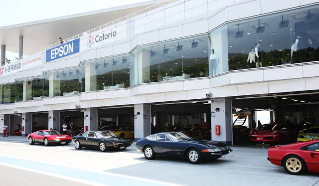 フェラリー・フェスティバル・ジャパン2009｜デモ走行を終えたクラシックフェラーリ