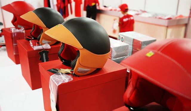 フェラリー・フェスティバル・ジャパン2009｜フェラーリ・ストアではオフィシャル・グッズが販売された