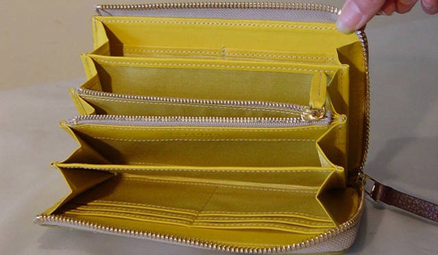 外側のグリーンは出費があっても再びお金を呼び戻し、内側の黄色は金運を呼び込み、貯める