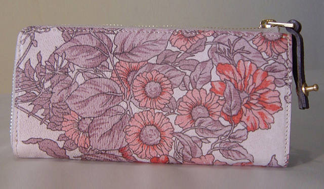 ピンクは人間関係を良好にし、お金が育つという縁起の良い色