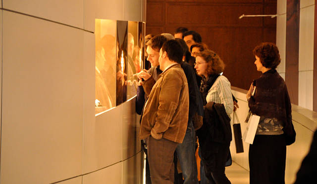 ディスプレイには新作時計ばかりではなく、歴史的アーカイブなどが飾られていることも。