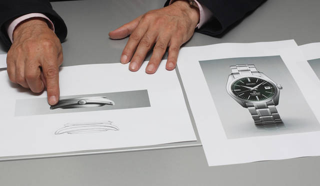 ケースサイドのラインひとつにもこだわりをもつ。