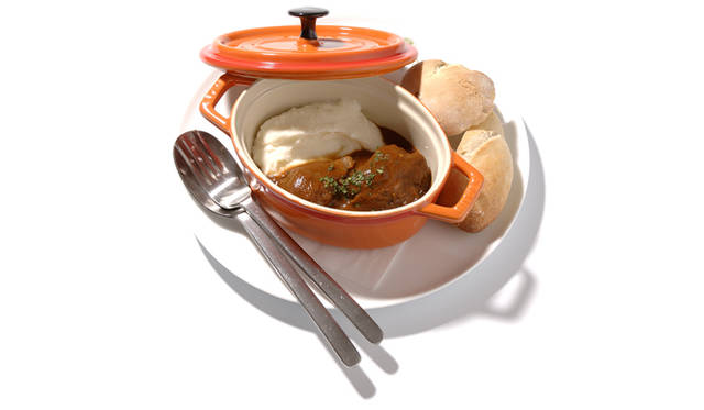 「ロクシタン カフェ」牛ほほ肉のシチュー 1800円（新メニュー／牛ほほ肉に香味野菜や赤ワインを加え、10時間かけてじっくり煮込んだ一品）