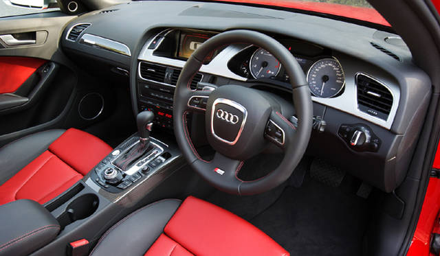 <b>Audi S4｜アウディ S4</b>