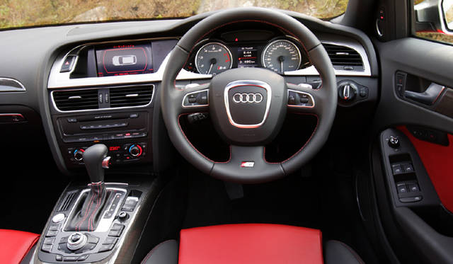 <b>Audi S4｜アウディ S4</b>