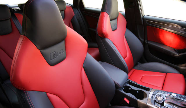 <b>Audi S4｜アウディ S4</b>