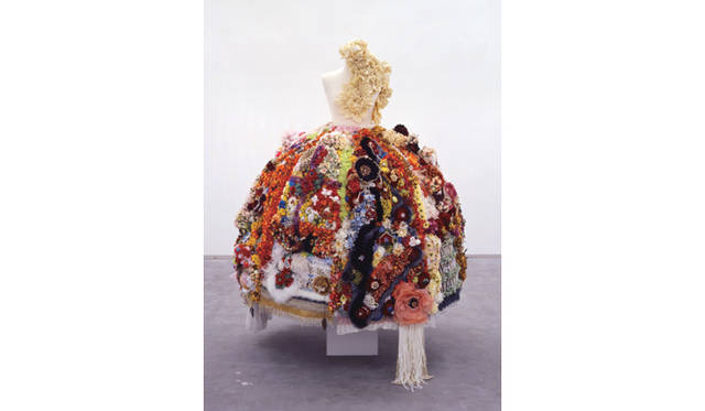 村山留理子　愛のドレス　2004 Courtesy YAMAMOTO GENDAI