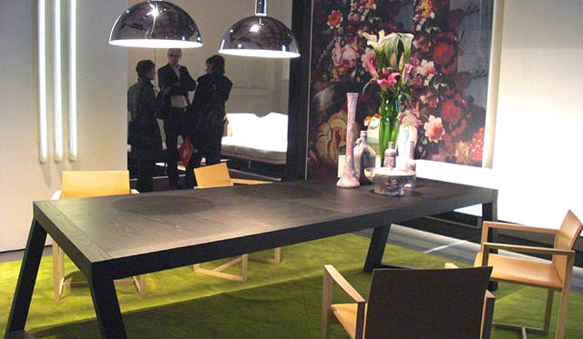 カッペリーニと同会場で開催されていた「カッシーナ」の展示風景。よりリアルなシーン展示が印象的