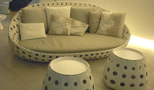 こちらも「B&B」で、アウトドアを意識したパトリシア・ウルキオラの新作ソファ「CANASTA」