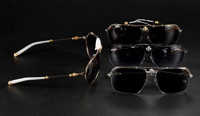 <b>CHROME HEARTS｜クロムハーツ</b>　「CHROME HEARTS（クロムハーツ）」 モデル「KUFANNAW」メガネ14万7000円（レザーの汗止めなし）、メガネ15万5400円（レザーの汗止めあり）。人気のティアドロップタイプ。アクセントになる汗止めは取り外しOK