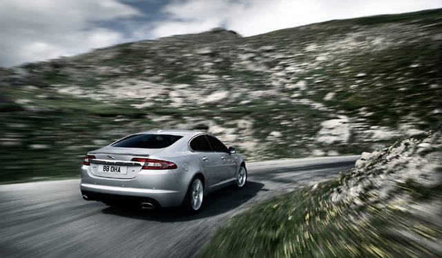 <b>JAGUAR NEW XF SERIES｜ジャガーニューXFシリーズ</b>