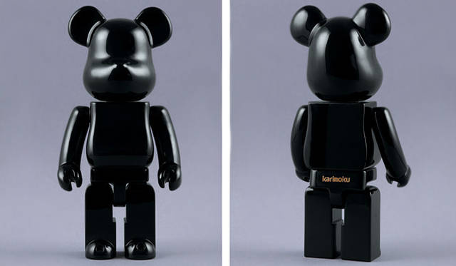 400% PIANO BLACK WOOD BE@RBRICK