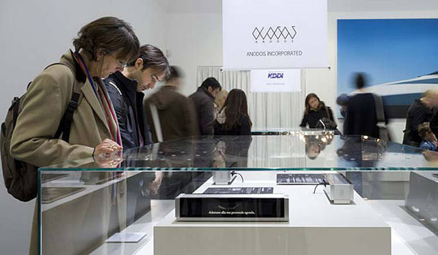 電光掲示板型ネットガジェット「ANOBAR」（ミラノサローネ）