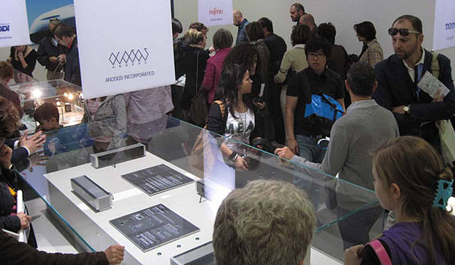 電光掲示板型ネットガジェット「ANOBAR」（ミラノサローネ）