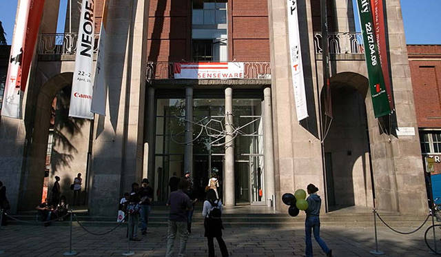 電光掲示板型ネットガジェット「ANOBAR」（ミラノサローネ）