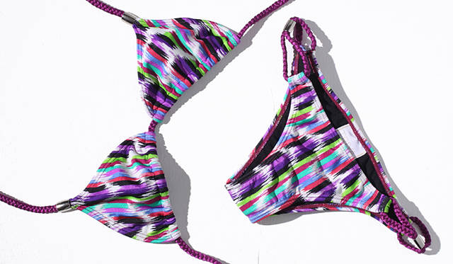 ブラジルで注目されている若手デザイナーのビキニブランド。光沢のある生地にバティックプリント柄が大人のリゾートを思わせる１着。ボトムサイドの三つ編みの紐が可愛らしい。スイムウェア1万9950円(トリーヤ／ユナイテッドアローズ 原宿本店 ウィメンズ館｜03-3479-8176)