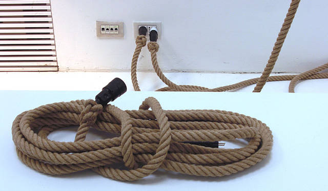 Design Academy Eindhovenの展示で、目を引いたChristien Meindertsmaの新作照明「Flax」。本当は、隣のScholten & Baijingsの展示「Truly Dutch」がとても良かったのだが、撮影を忘れた