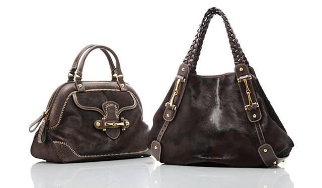 <strong>GUCCI｜グッチ</strong>　左から：ペラム ポニーカーフレザー 28万3500円、ペラム トート ポニーカーフレザー 39万9000円