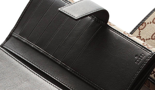 <strong>GUCCI｜グッチ</strong>　カード用ポケットもじゅうぶんな数が用意されている