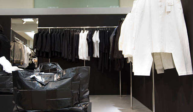 伊勢丹新宿店本店2階＝ザ・ステージ＃2「ブラック・コム デ ギャルソン」