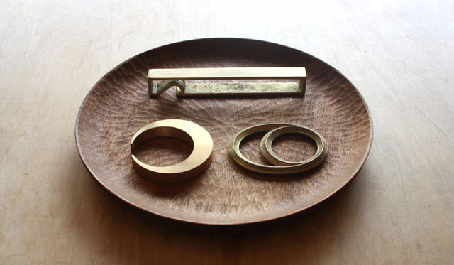 上から時計回りに、栓抜き「枠」、「日食」、「三日月」