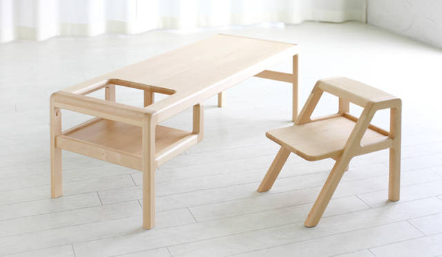 左から、「ベイビーインテーブル」、「ステップチェア」