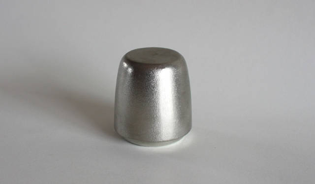 ぐいのみ「ふたえ」（メーカー／能作）（http://www.nousaku.co.jp）2つがピッタリ合わさる錫（スズ）のぐい飲み