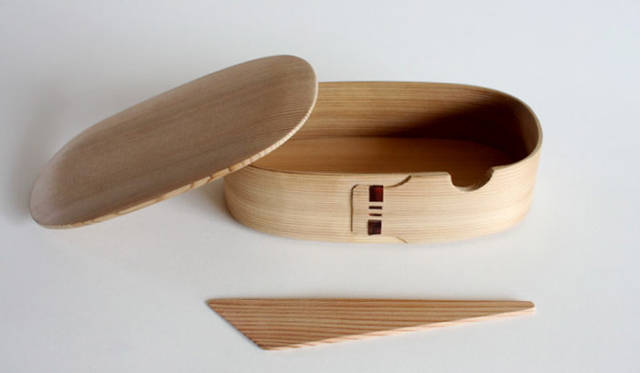 「バターケース 大」。雪深い秋田で育った秋田杉は、冷蔵庫のような冷たい環境にもなじみ、バターを適度な堅さに保つ