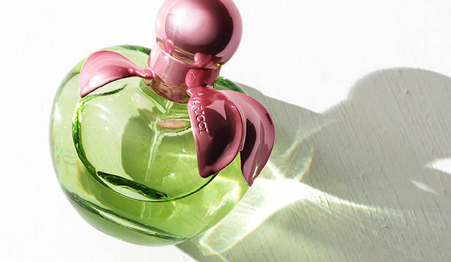 ／香調｜フレッシュ　フローラル　テンダーTOP NOTE |ライチ、グリーンアップル／MIDDLE　NOTE|チェリーブロッサム、アップルツリーフラワー、アーモンドノート／BASE NOTE |アップルウッド、ホワイトシダー、ソフトムスク／容量｜50ml／価格｜7560円(数量限定発売)／わかばTel. 03-5688-1025