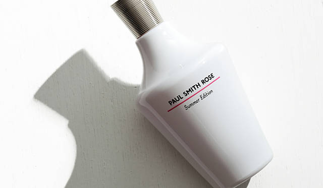 ／香調｜フレッシュ　ローズ／TOP NOTES |レモン、ピンクペッパー、グリーンアップル／HEART NOTES |ポール・スミス　ローズ、ブルガリアンローズ、マグノリア、ヴァイオレット／BASE NOTES |アンバー、シダーウッド、ホワイトムスク／容量｜100ml／価格｜8925円(数量限定発売)／ポール・スミス ジャパンTel. 03-3486-1500