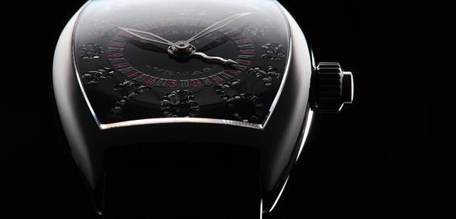 　自動巻き　WGケース×ダイヤモンド　クロコダイルストラップ　ケース径45×32mm　399万円