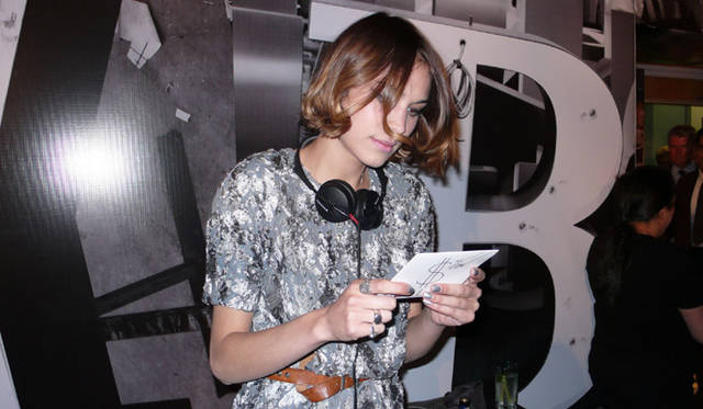 BURBERRY｜バーバリー　Burberry Day in NYC　DJを務めたアレクサ・チャン(Alexa Chung)