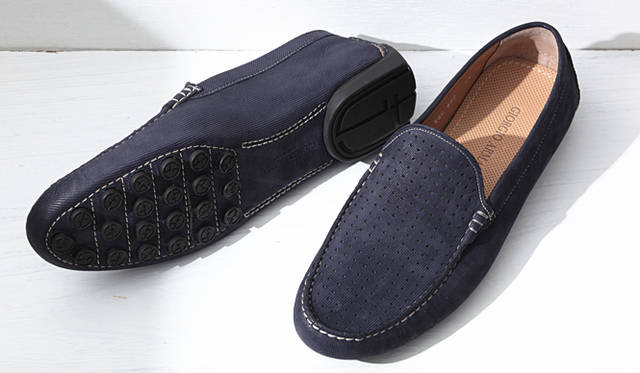 <strong>GIORGIO ARMANI｜ジョルジオ アルマーニ</strong>　スウェードパンチングレザーのドライビングシューズは限定25足。メンズシューズ　6万9300円