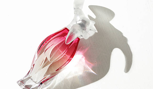 ／香調｜フレッシュ パウダリー フローラル／TOP NOTE |ペア、レモン／MIDDLE　NOTE｜ローズ、ジャスミン、インドジャスミン、カーネーション、フランジパニ／BASE NOTE｜|サンダルウッド、シダーウッド／容量｜100ml／価格｜1万2915円（数量限定発売）／わかばTel. 03-5688-1025