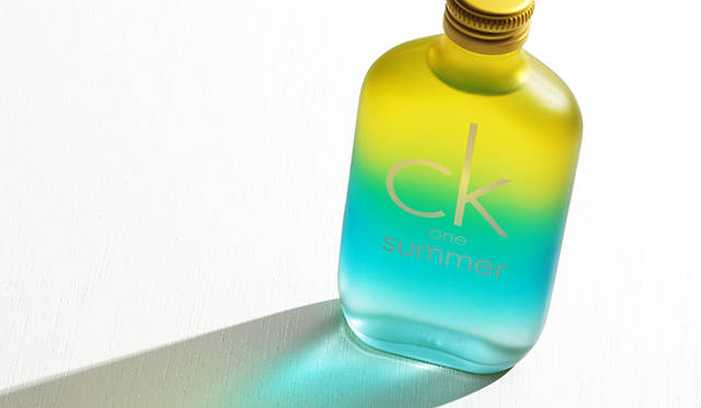 ／香調｜アクアティック フルーティ／TOP NOTE ｜ブルーミント、キューカンバー、ライム、ベルガモット／MIDDLE　NOTE｜ウォータリーアコード、グリーンアップル、ローズマリー、ウォーターロータス／DRY NOTE ｜ライムカクテル、サンダルウッド、ドリフトウッド、シーモス／容量｜100ml／価格｜7035円（数量限定発売）／コティ・プレステージ・ジャパンTel. 03-5413-1062