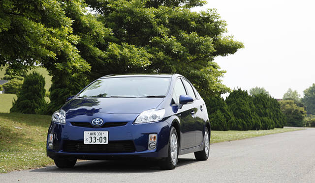 <b>TOYOTA PRIUS｜トヨタ・プリウス</b>