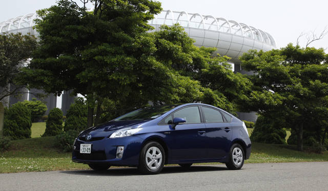 <b>TOYOTA PRIUS｜トヨタ・プリウス</b>