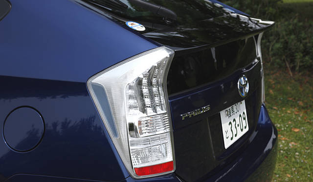 <b>TOYOTA PRIUS｜トヨタ・プリウス</b>