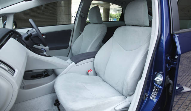 <b>TOYOTA PRIUS｜トヨタ・プリウス</b>