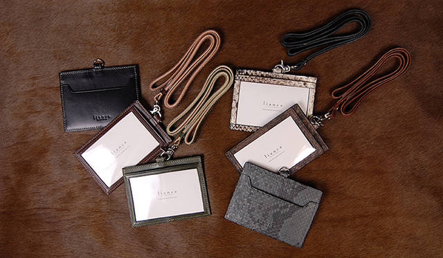 リアンカ セントラル｜lianca CENTRAL　「パイソン ID ホルダー」1万4910円、「牛革ID ホルダー」6090円