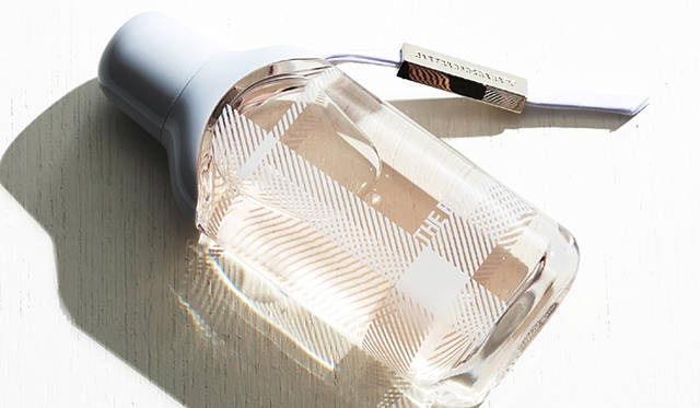 ／香調｜グリーン フルーティ　フローラル／TOP NOTES｜イタリアンマンダリン、ベルガモット、ピンクペッパー、カルダモン／HEART NOTES｜マルメロフラワー、セイロンティー、ブルーベル／BASE NOTES｜アイリス、ホワイトムスク、シダーウッド／容量｜30ml、50ml、75ml／価格｜(30ml)5775円、(50ml)7980円、(75ml)1万395円／ブルーベル・ジャパン　香水・化粧品事業本部Tel. 03-5413-1070