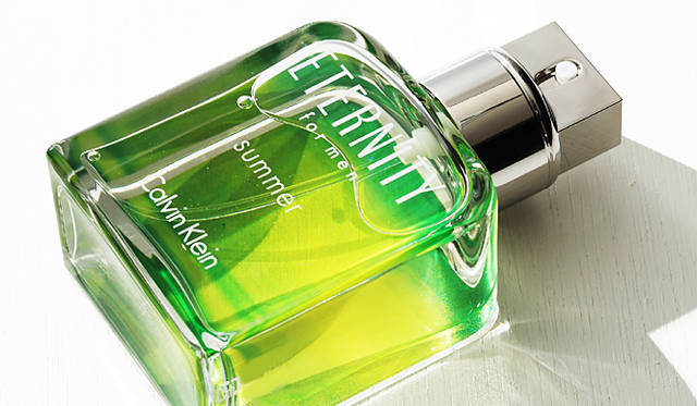 ／香調｜エナジャイジング　フゼア／TOP NOTES｜ライムジントニック、アイスベルガモット、マウンテンエアー／MIDDLE NOTES｜フレッシュペッパー、バジル、カモミール／DRY NOTES｜ホワイトアンバー、アニス、ヒノキ 容量｜100ml（オードトワレ）／価格｜(100ml)1万185円（数量限定発売）／コティ・プレステージ・ジャパンTel. 03-5413-1062