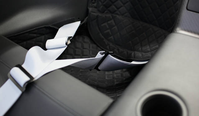 　リアの装着が完了した状態。リアシートがないため、基準車より装着が容易。